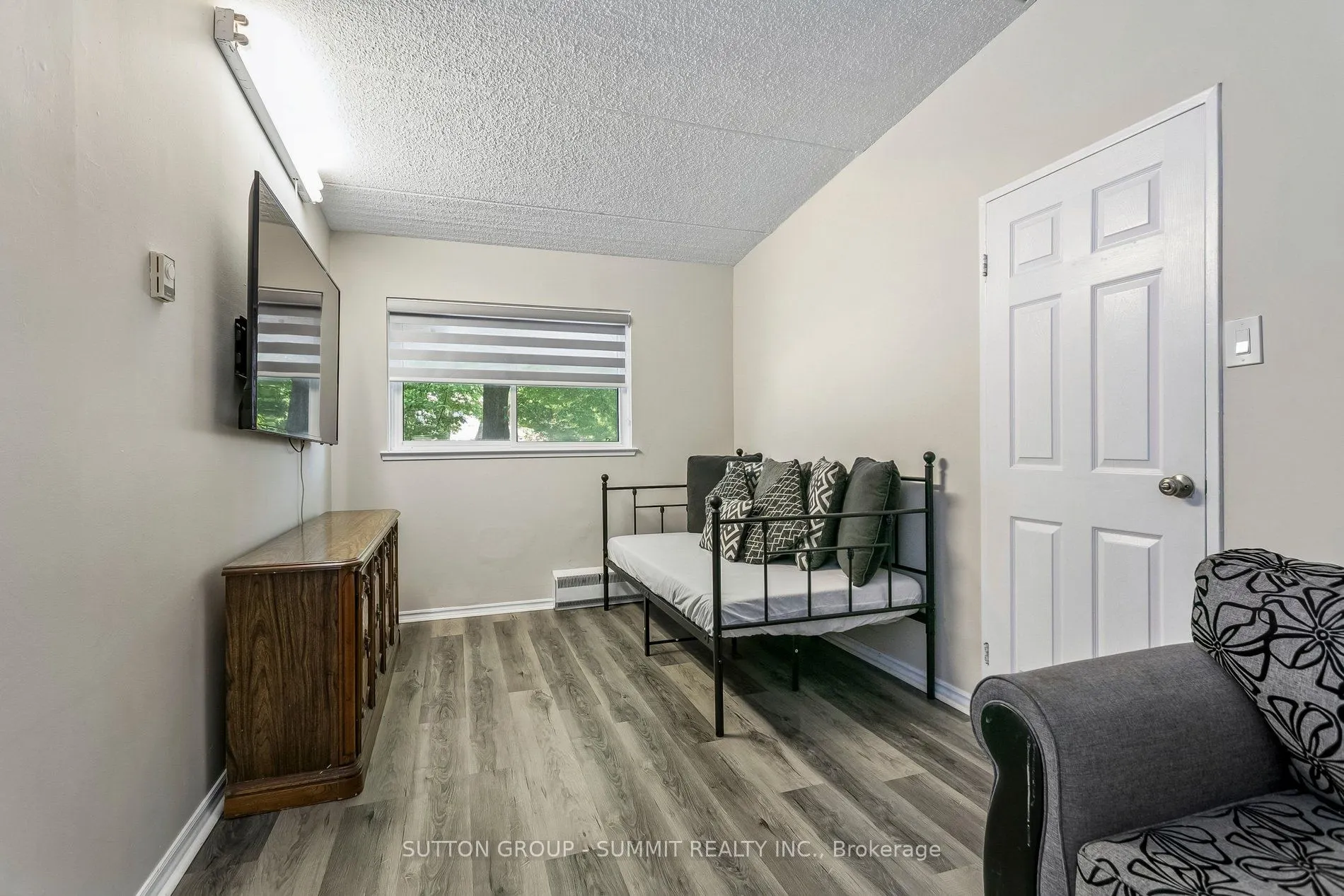 180 MISSISSAUGA VALLEY Boulevard #211