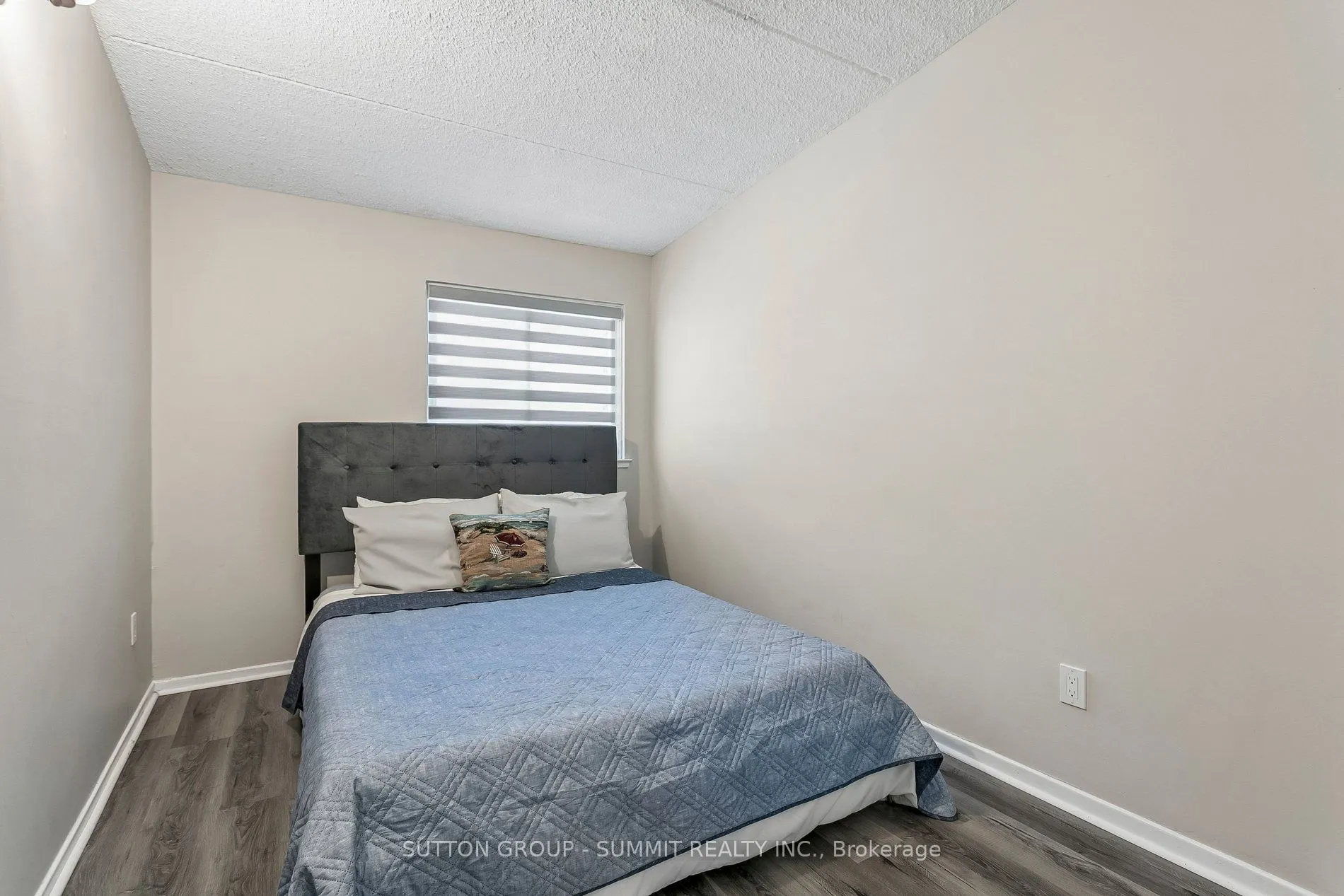 180 MISSISSAUGA VALLEY Boulevard #211