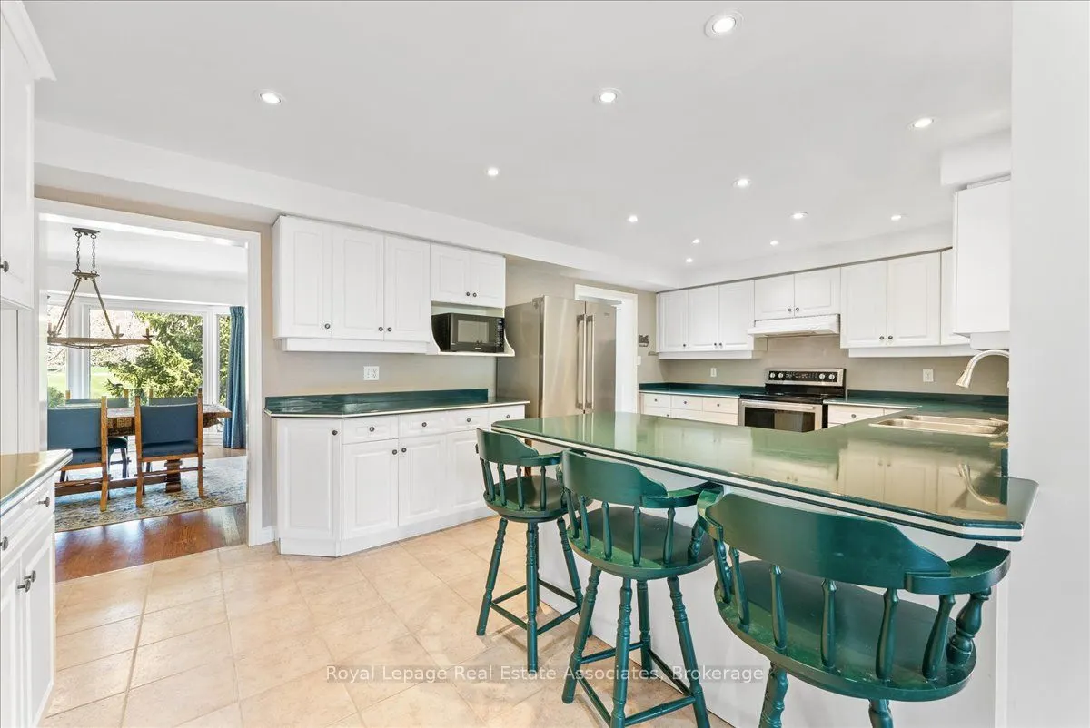 4 Wolf Crescent