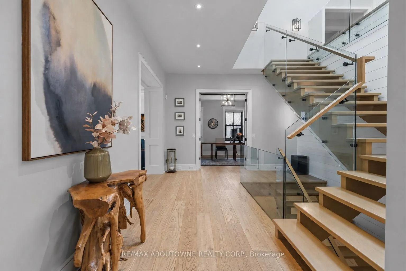 489 Lakeshore Road W