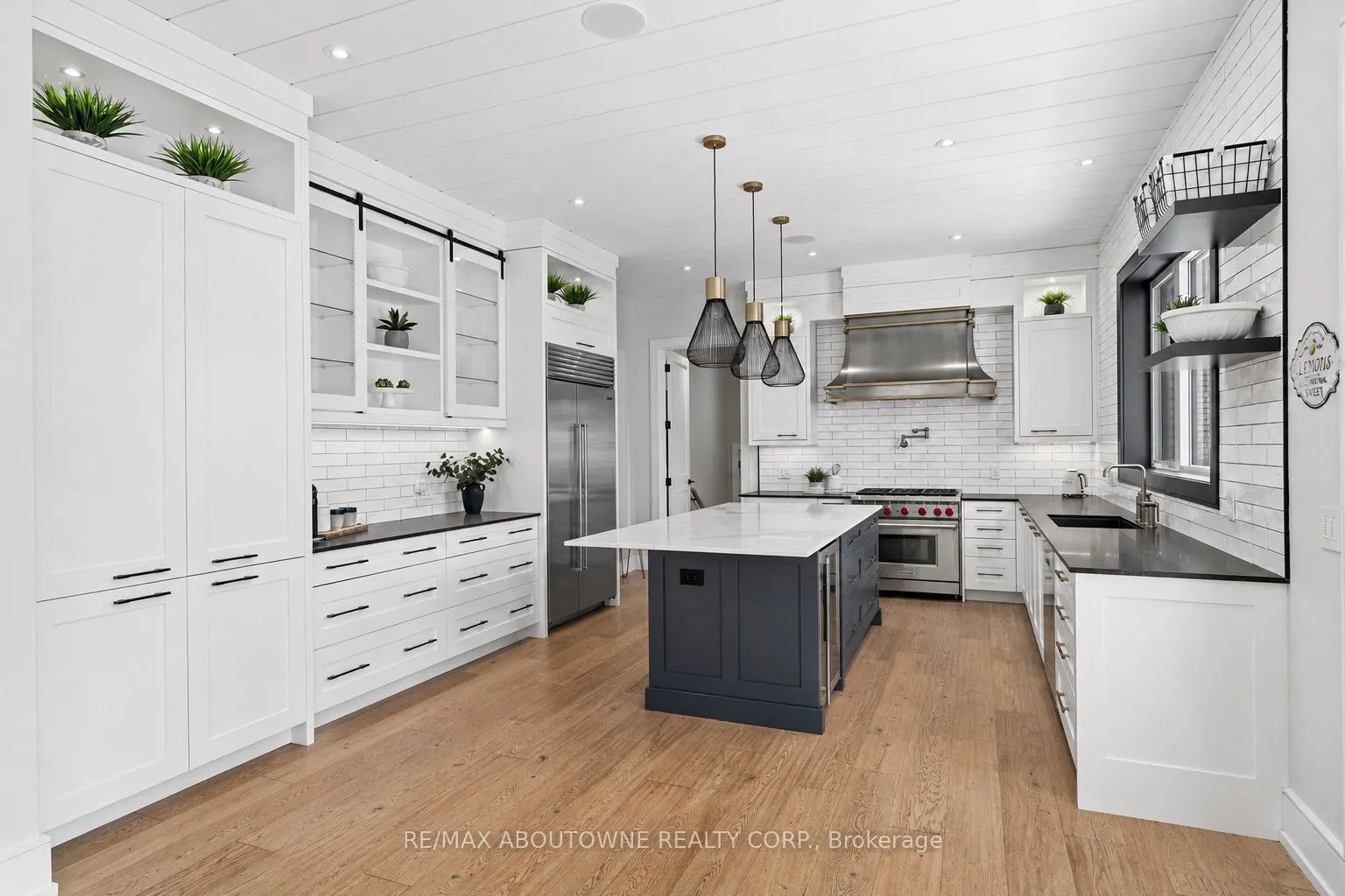 489 Lakeshore Road W