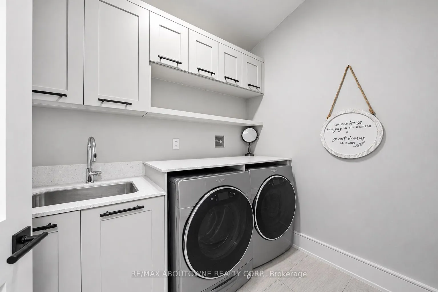 489 Lakeshore Road W