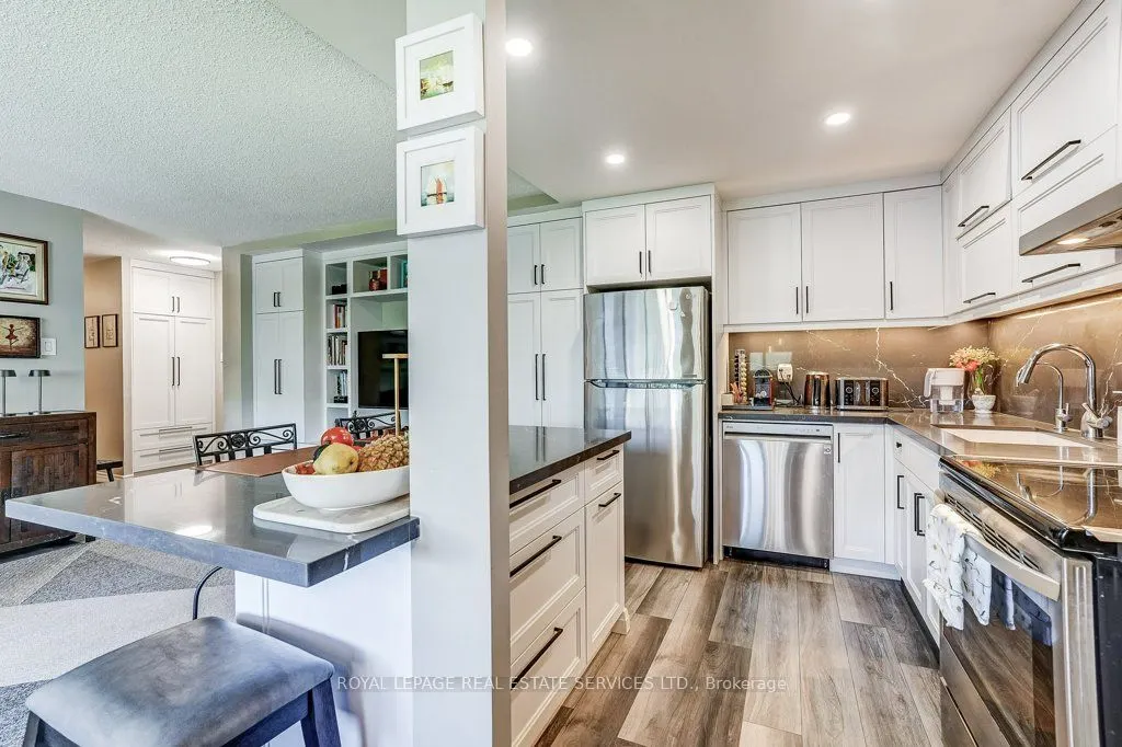 3590 Kaneff Crescent #402