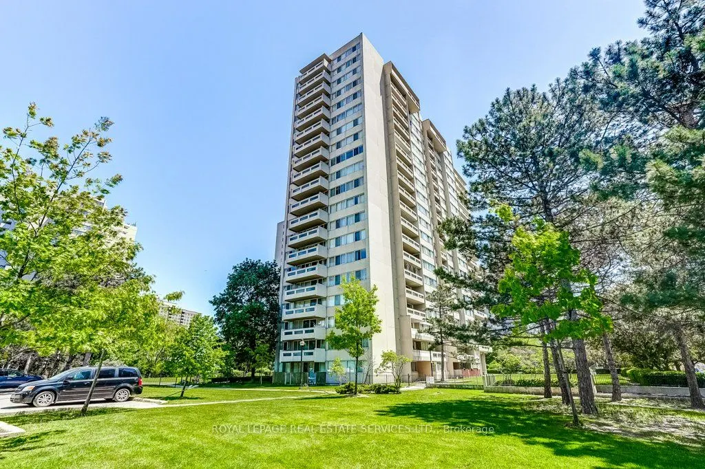 3590 Kaneff Crescent #402