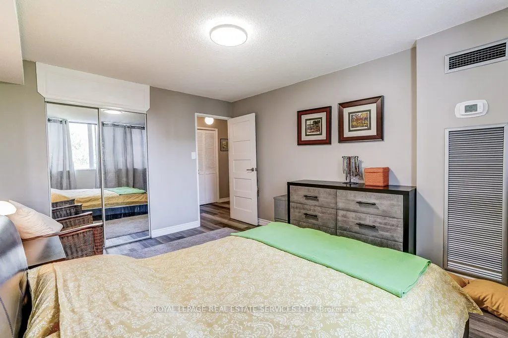 3590 Kaneff Crescent #402