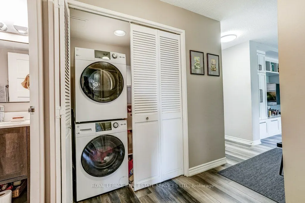 3590 Kaneff Crescent #402