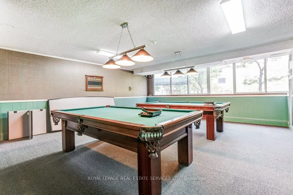 3590 Kaneff Crescent #402