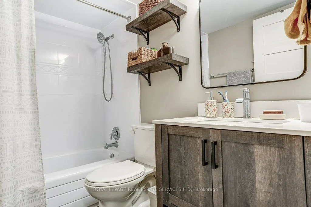 3590 Kaneff Crescent #402