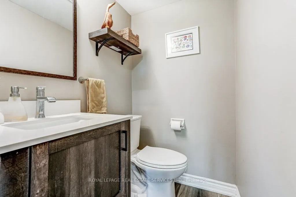 3590 Kaneff Crescent #402