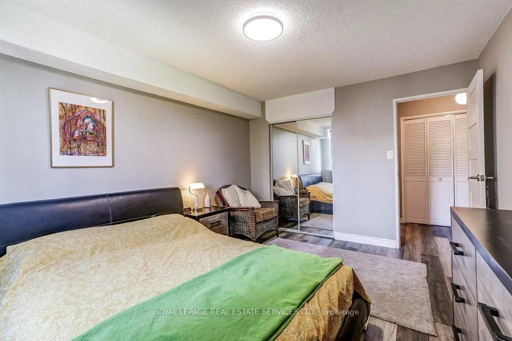 3590 Kaneff Crescent #402