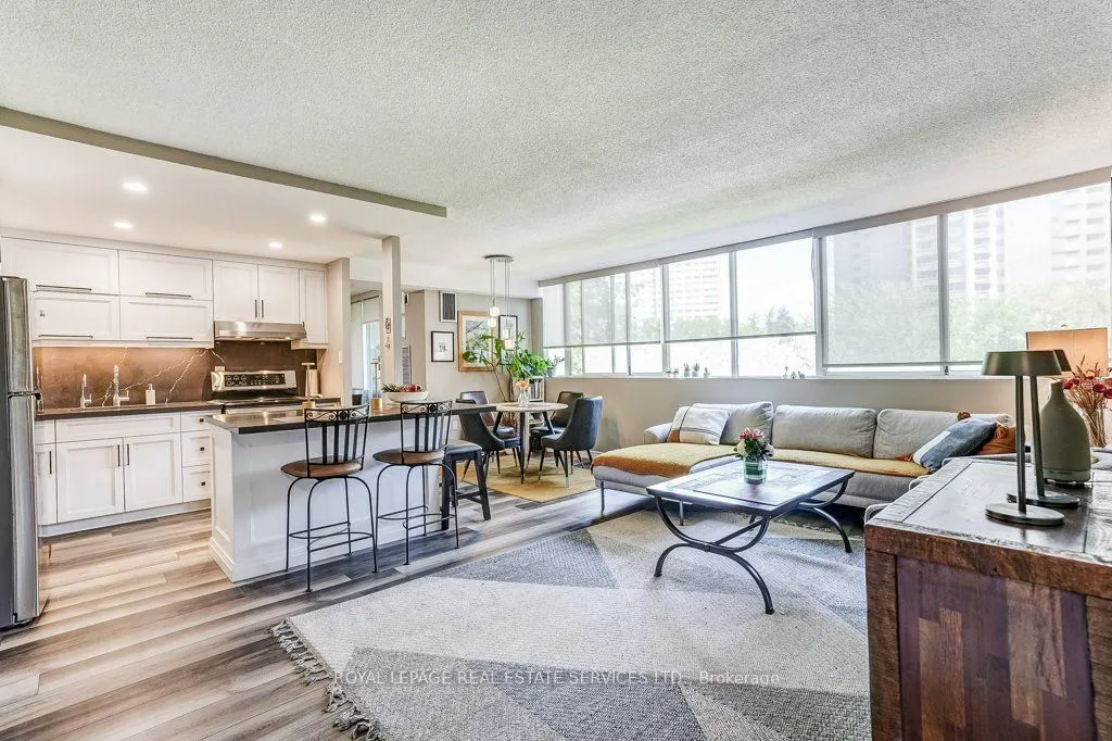 3590 Kaneff Crescent #402