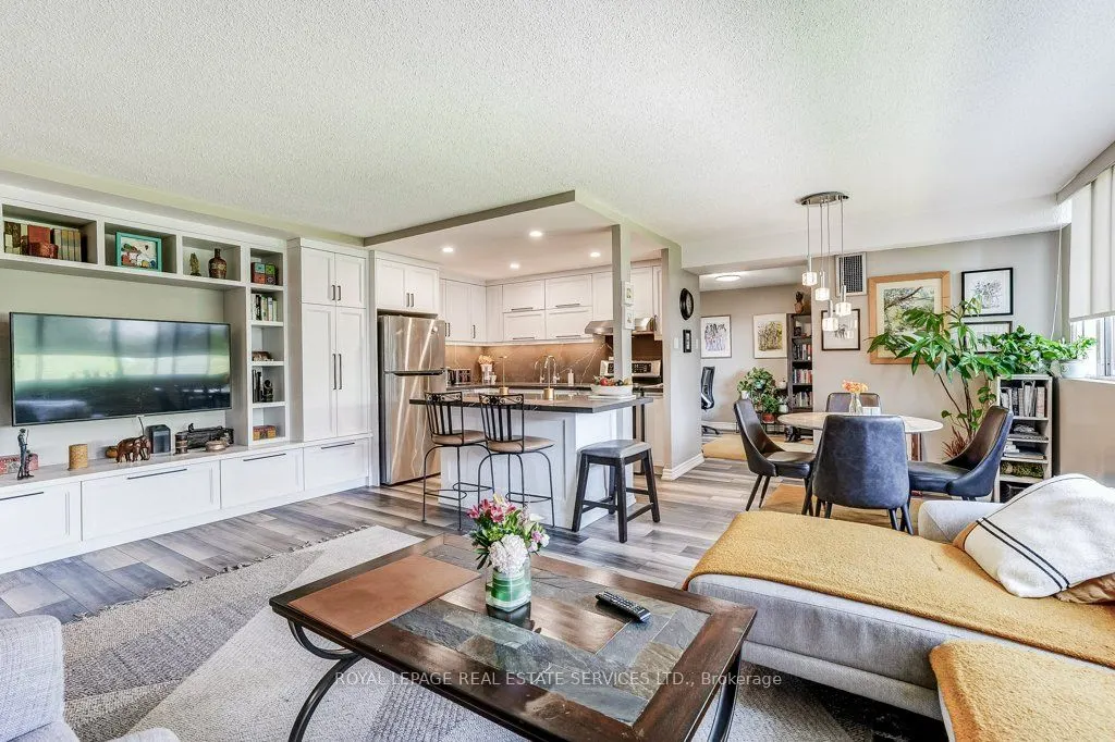 3590 Kaneff Crescent #402