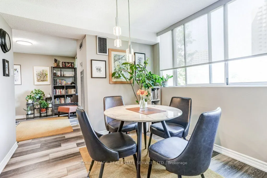3590 Kaneff Crescent #402