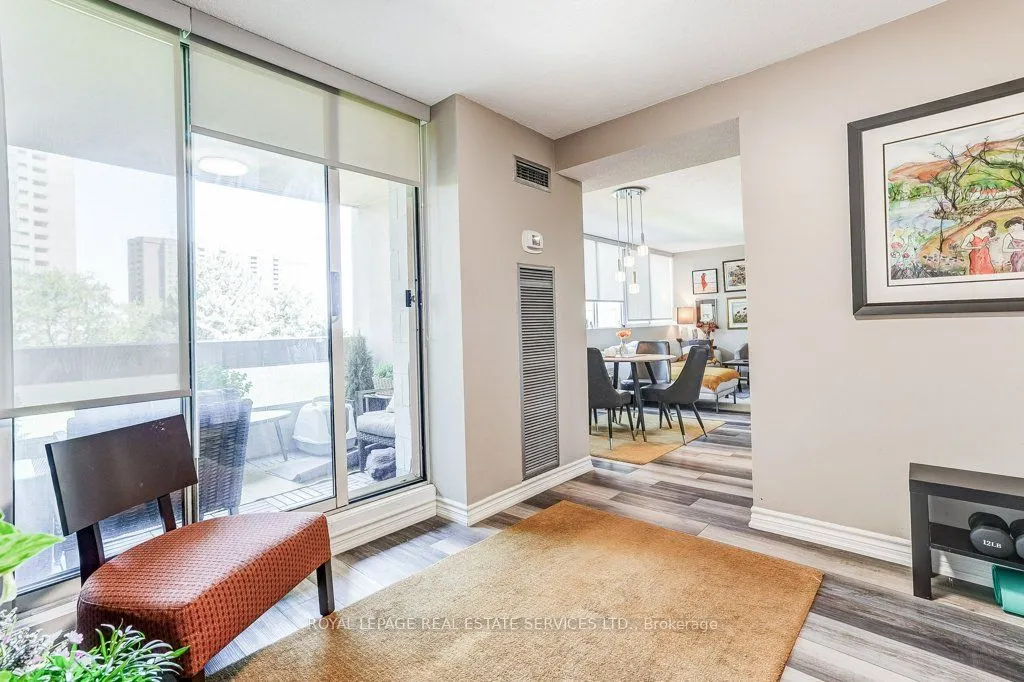 3590 Kaneff Crescent #402