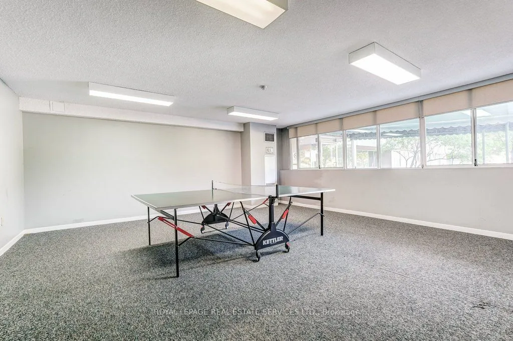 3590 Kaneff Crescent #402