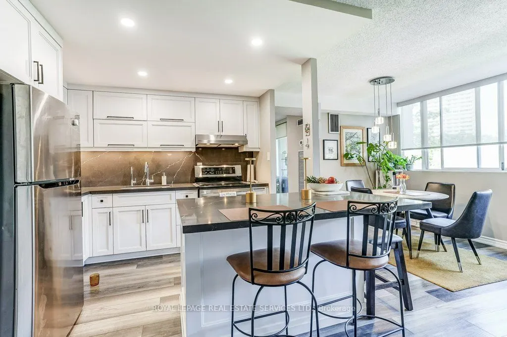 3590 Kaneff Crescent #402