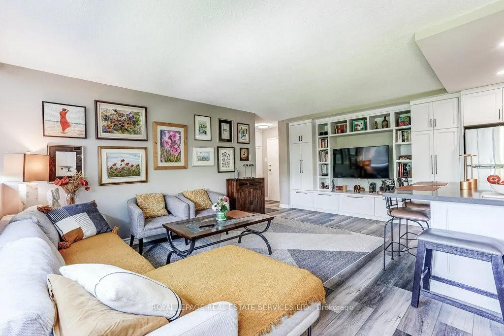 3590 Kaneff Crescent #402
