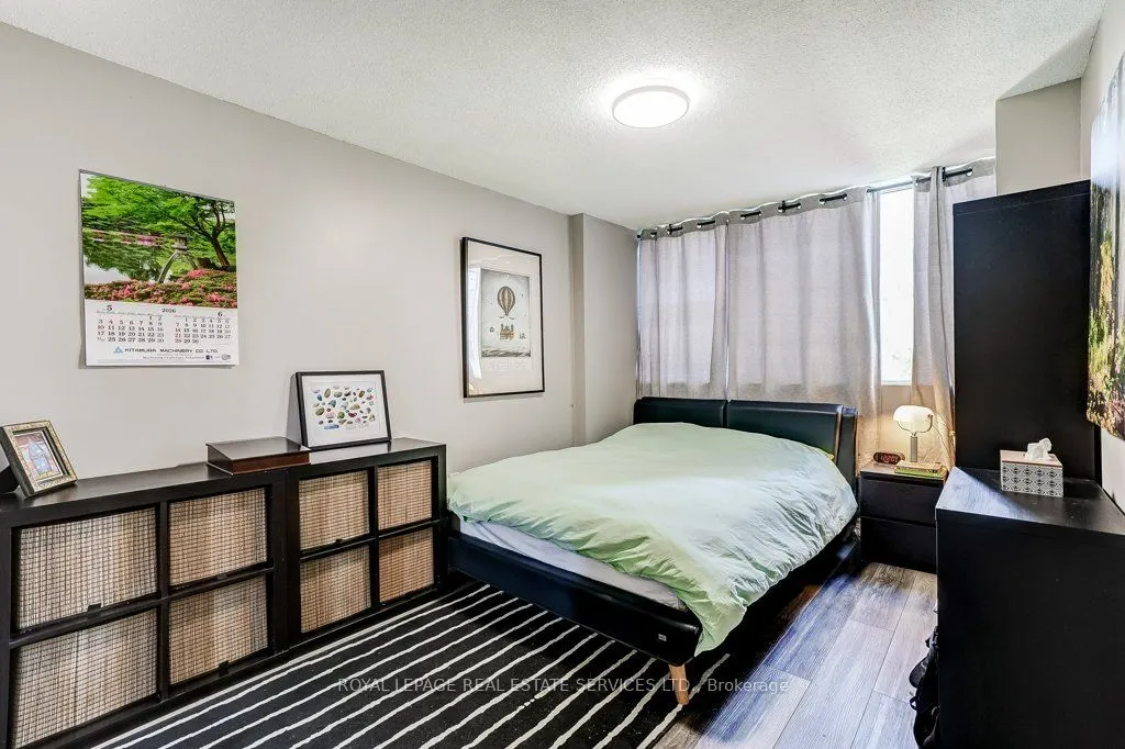 3590 Kaneff Crescent #402