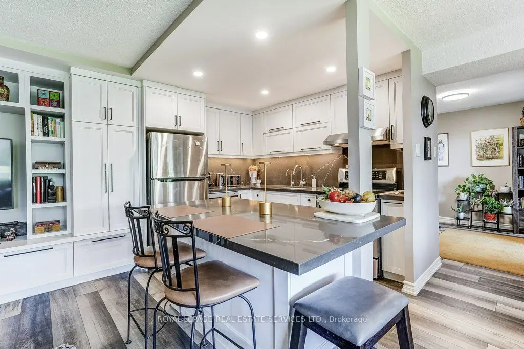 3590 Kaneff Crescent #402