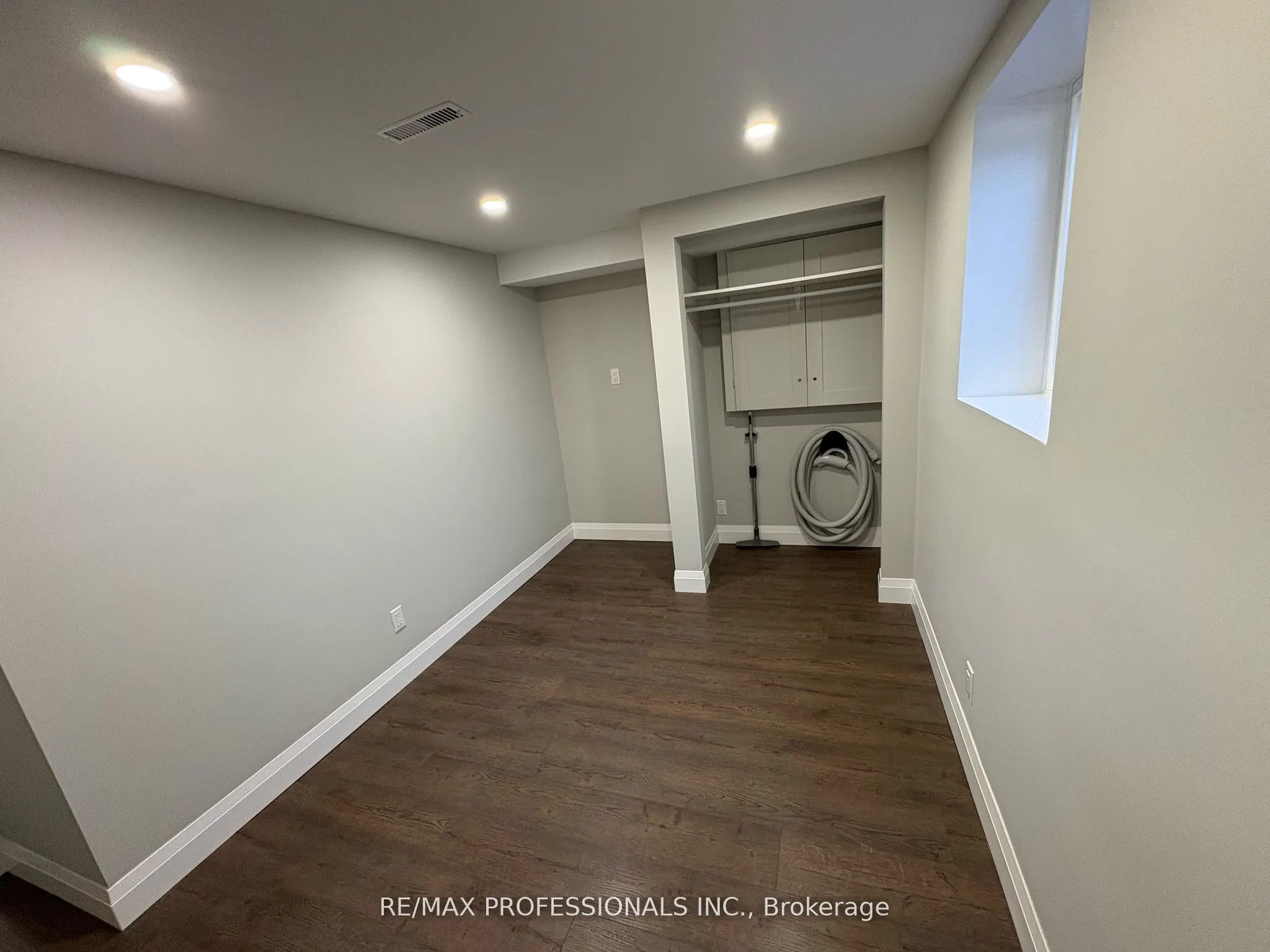 19 Elmbrook Crescent #Lower