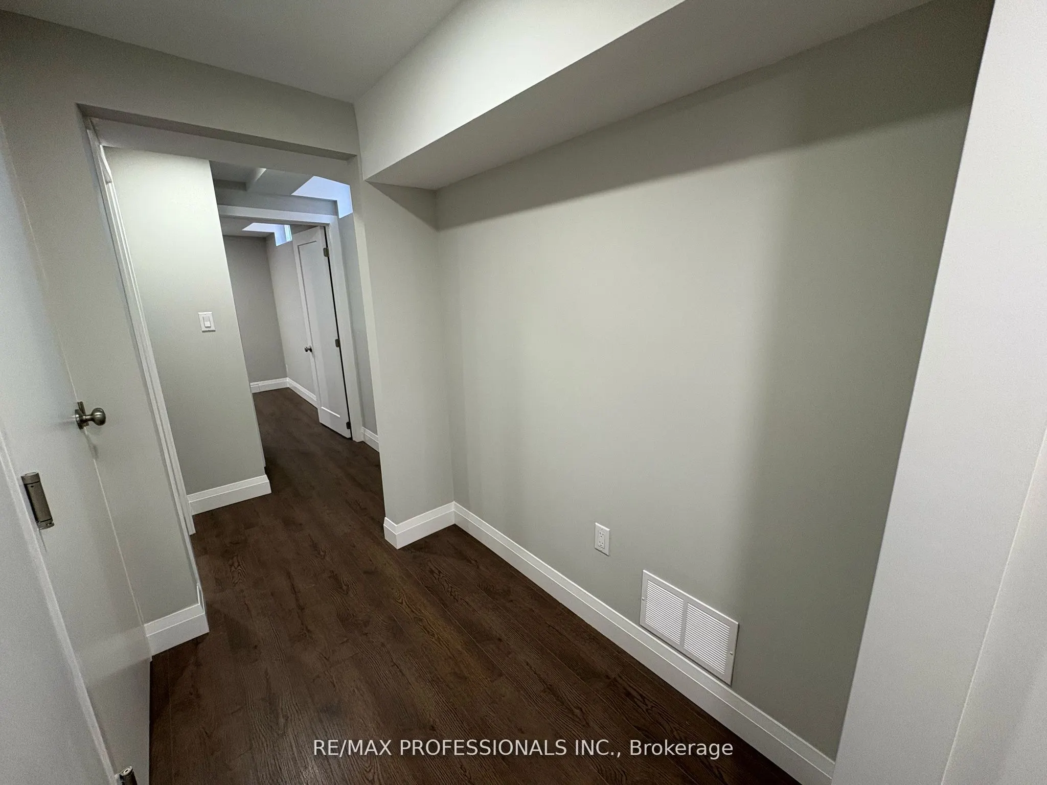 19 Elmbrook Crescent #Lower