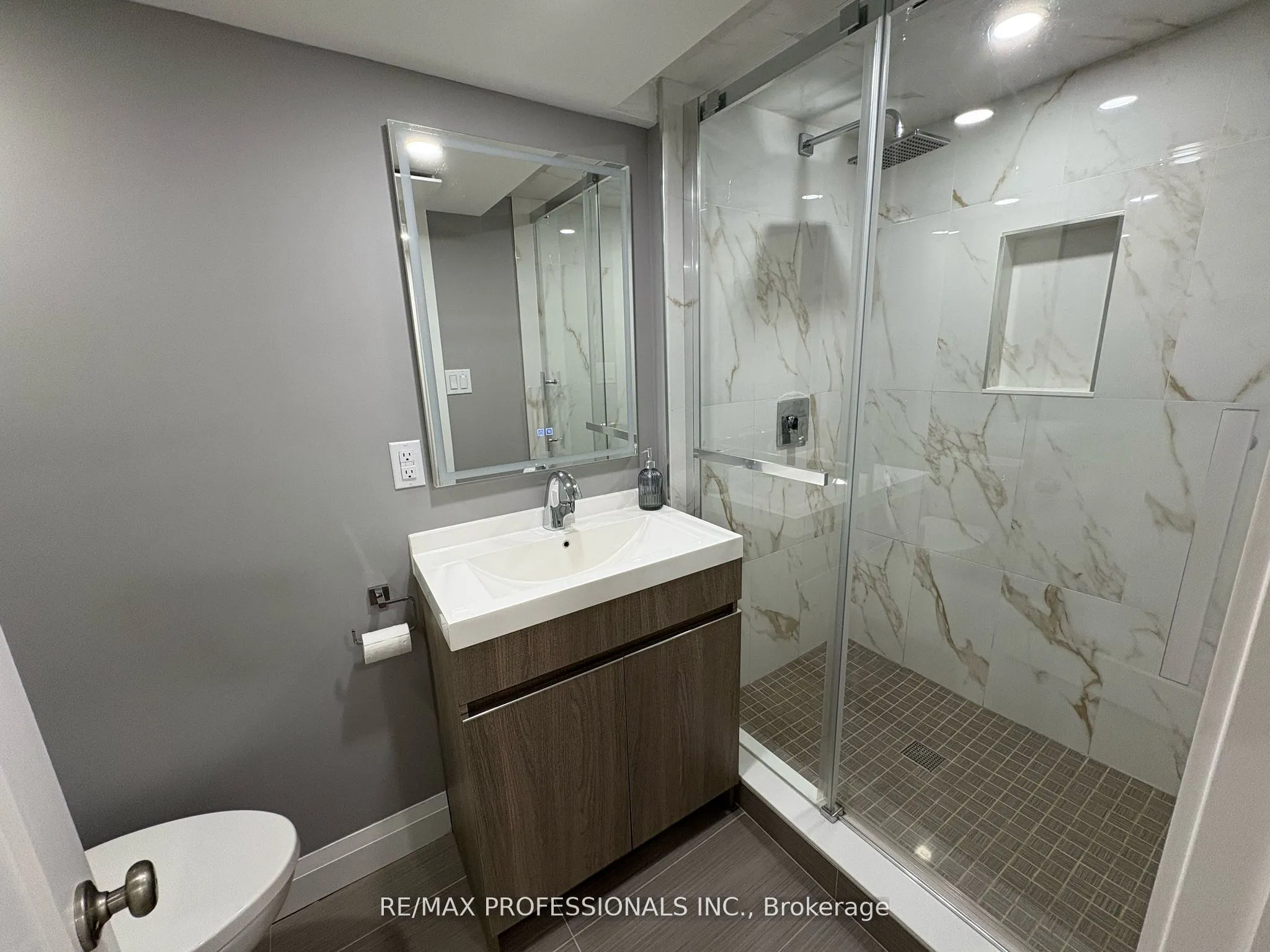 19 Elmbrook Crescent #Lower