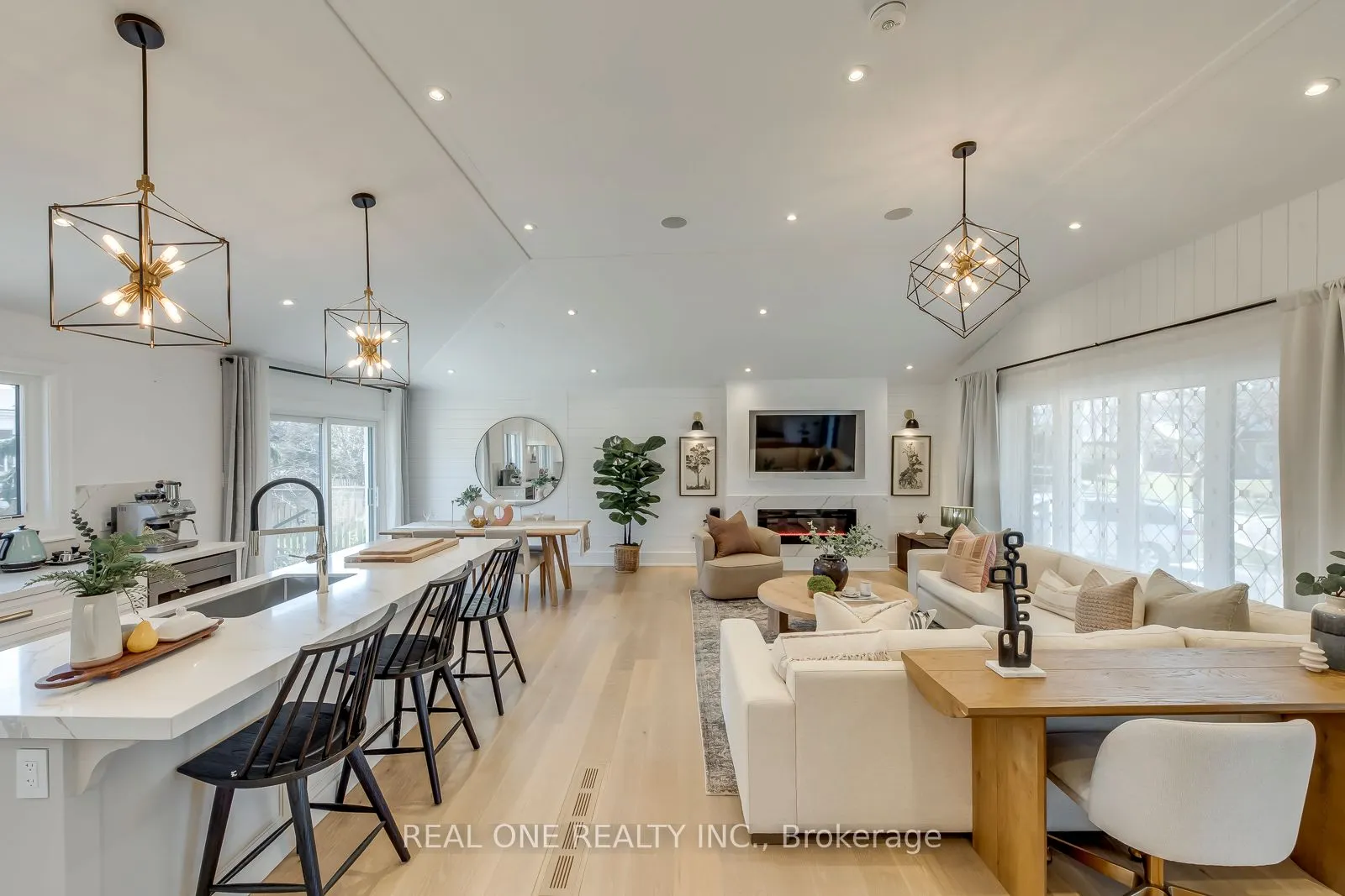 1224 Willowbrook Drive