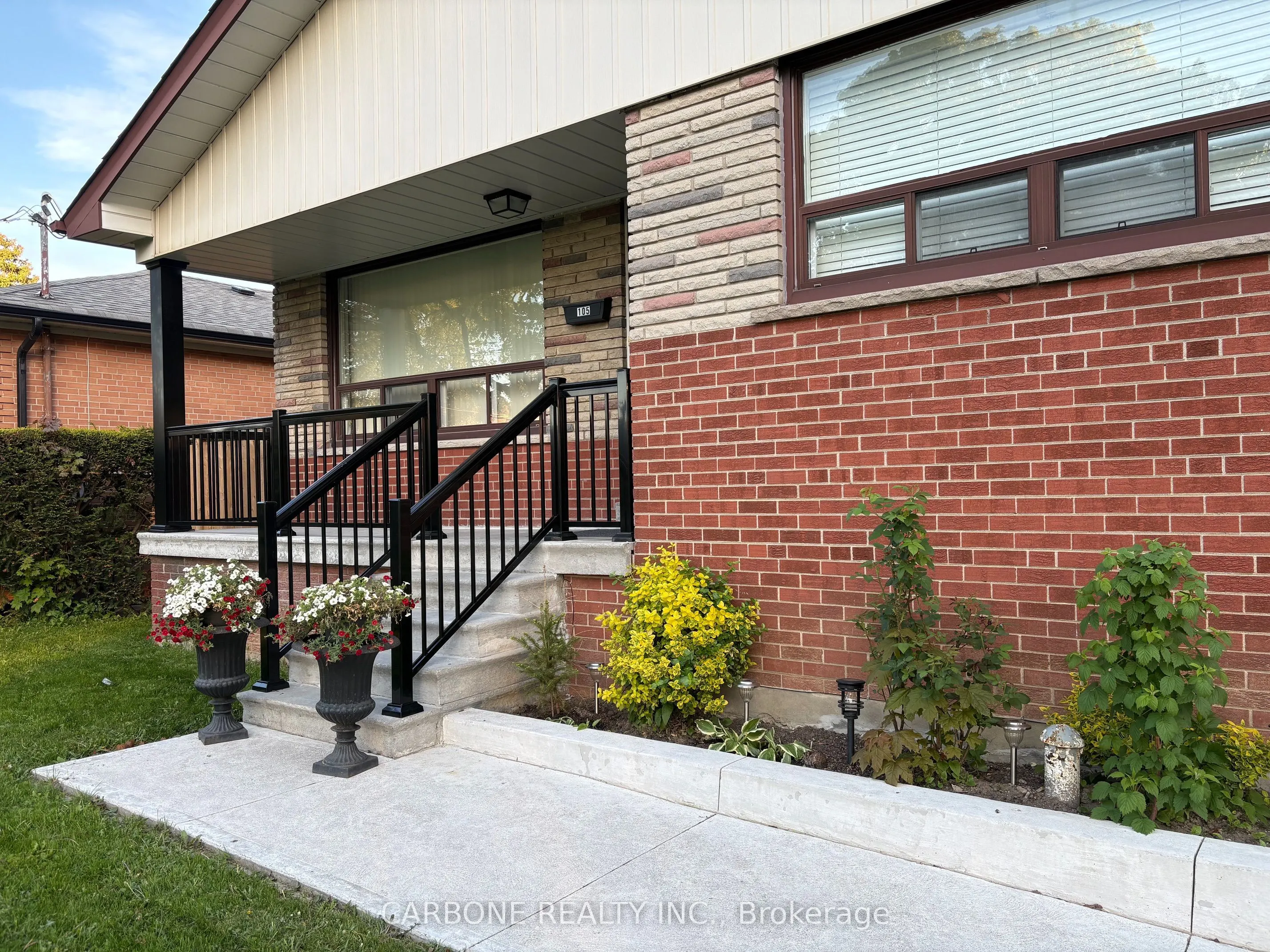 105 Hallsport Crescent