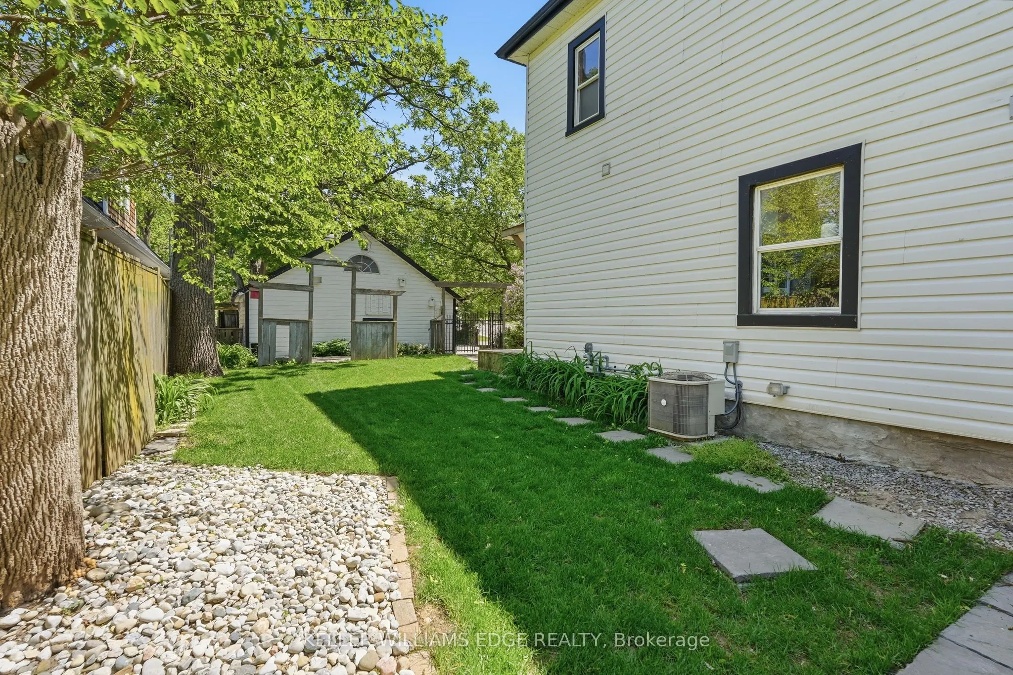 6123 Guelph Line