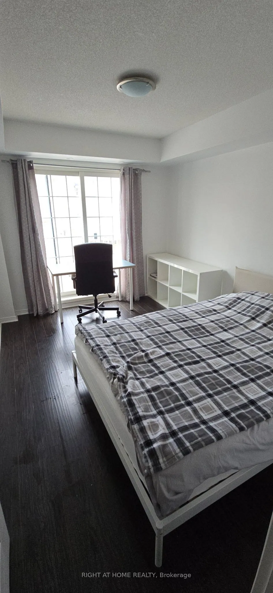 601 Shoreline Drive #122