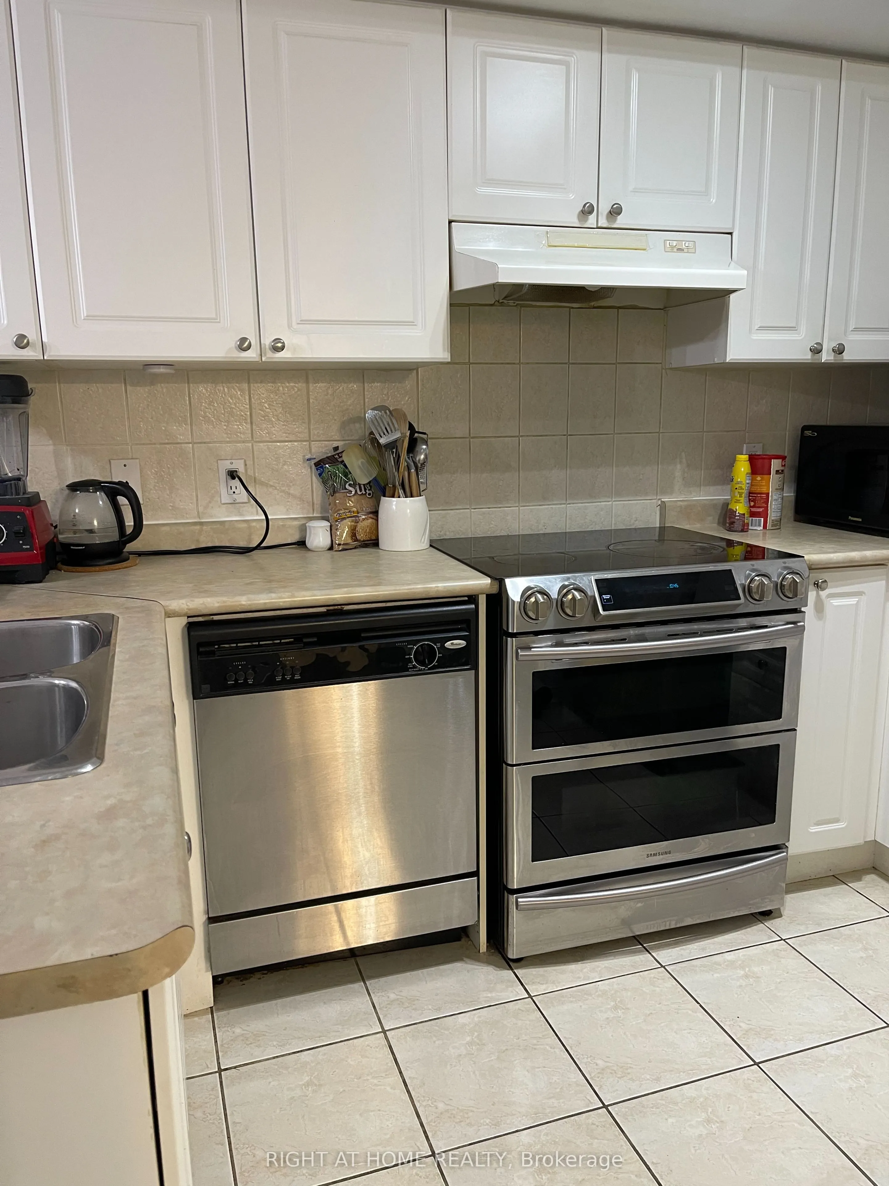 601 Shoreline Drive #122