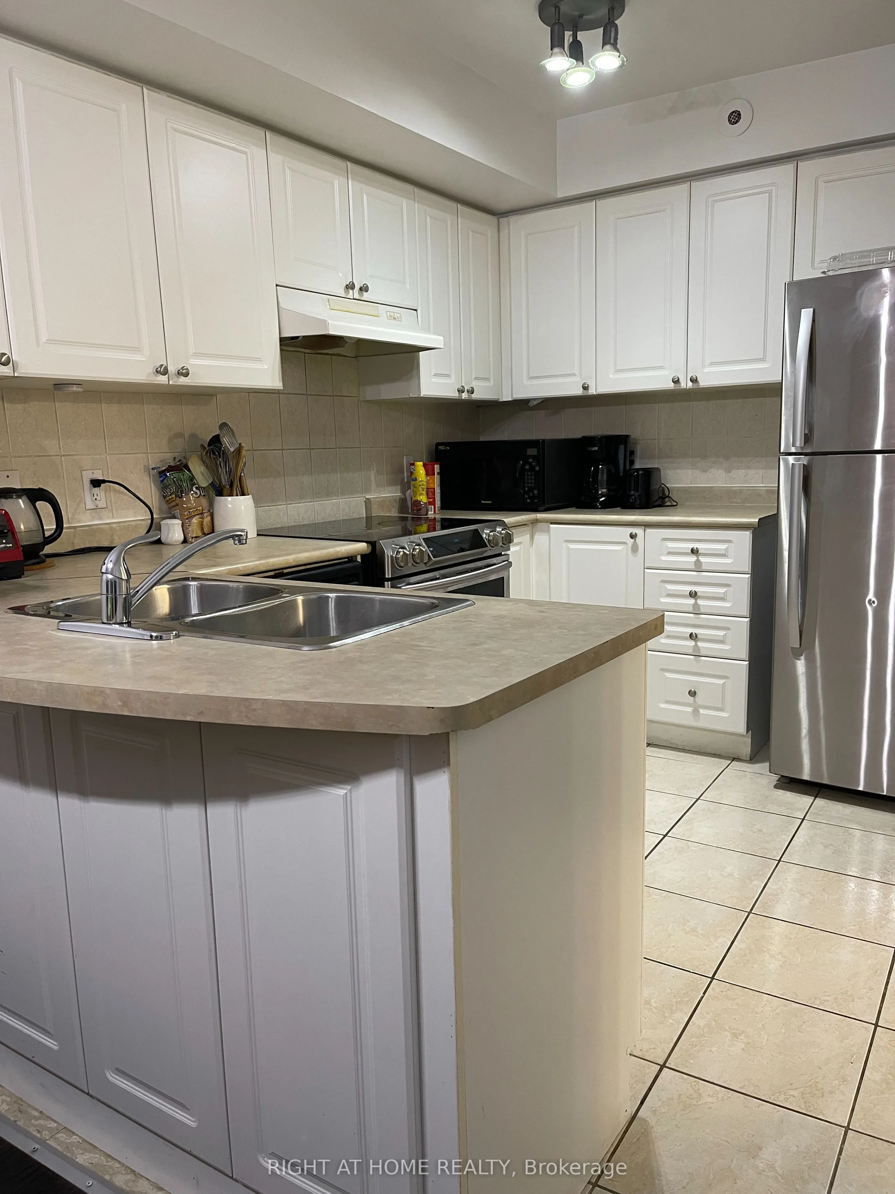 601 Shoreline Drive #122