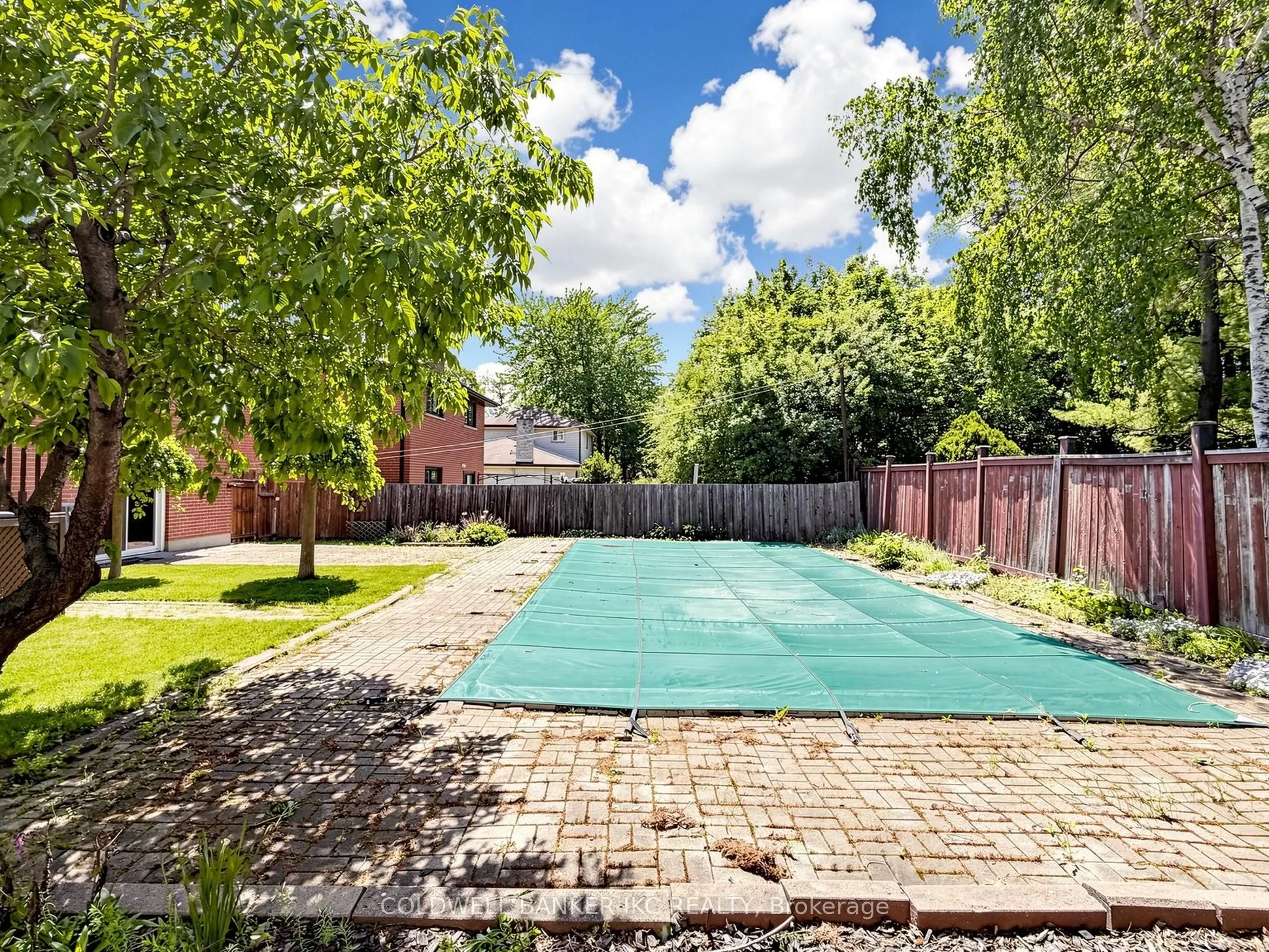 2220 Springfield Court