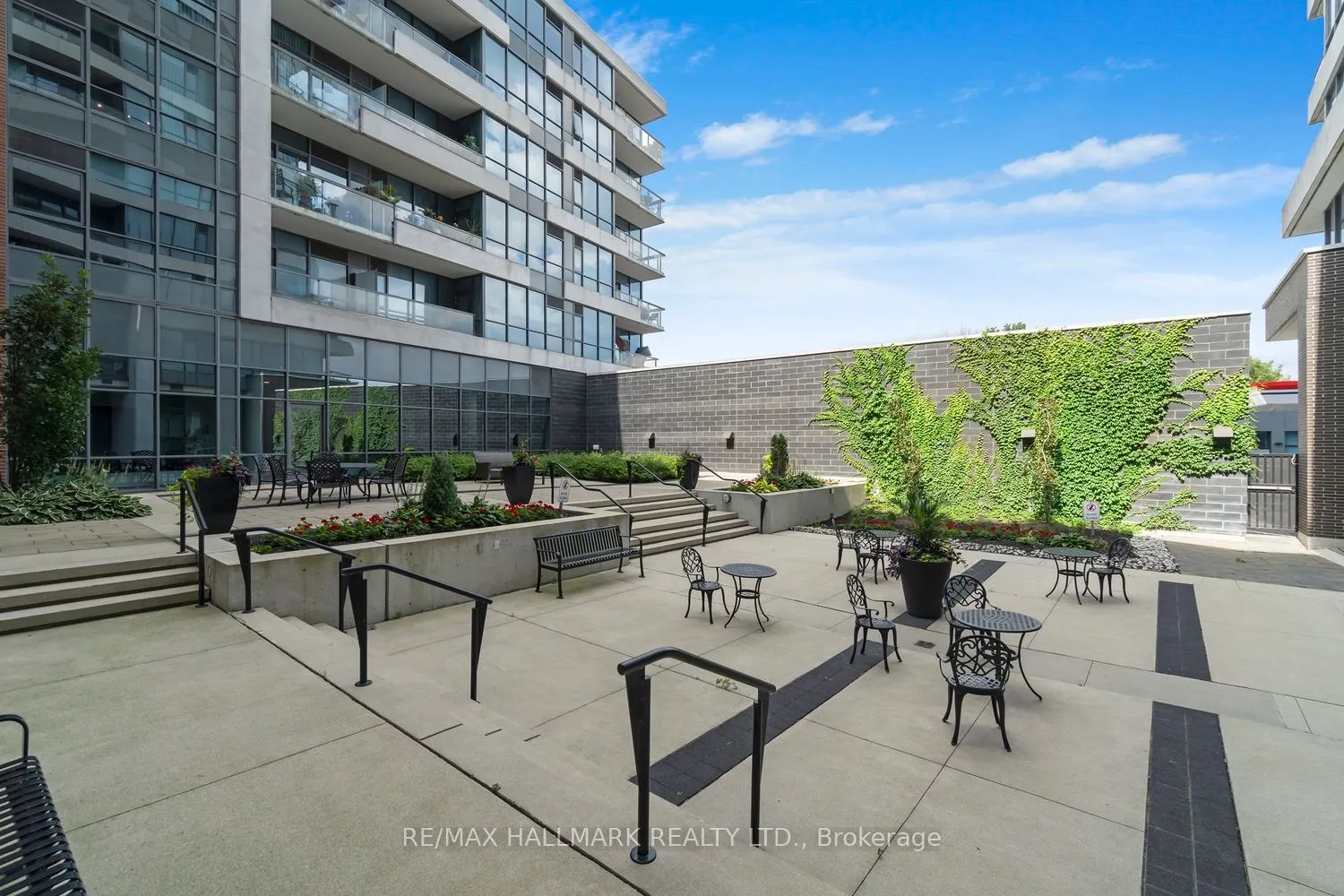 1 Hurontario Street #601