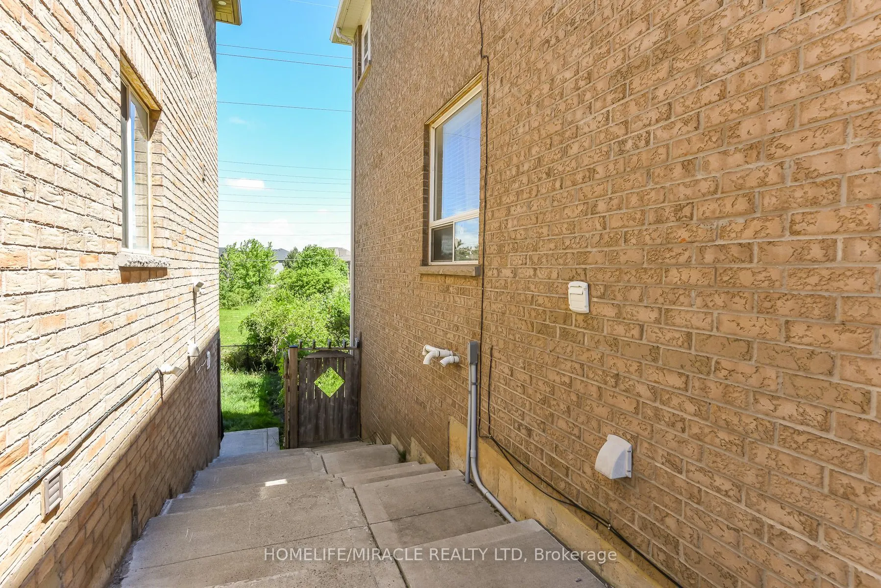23 Roundstone Drive