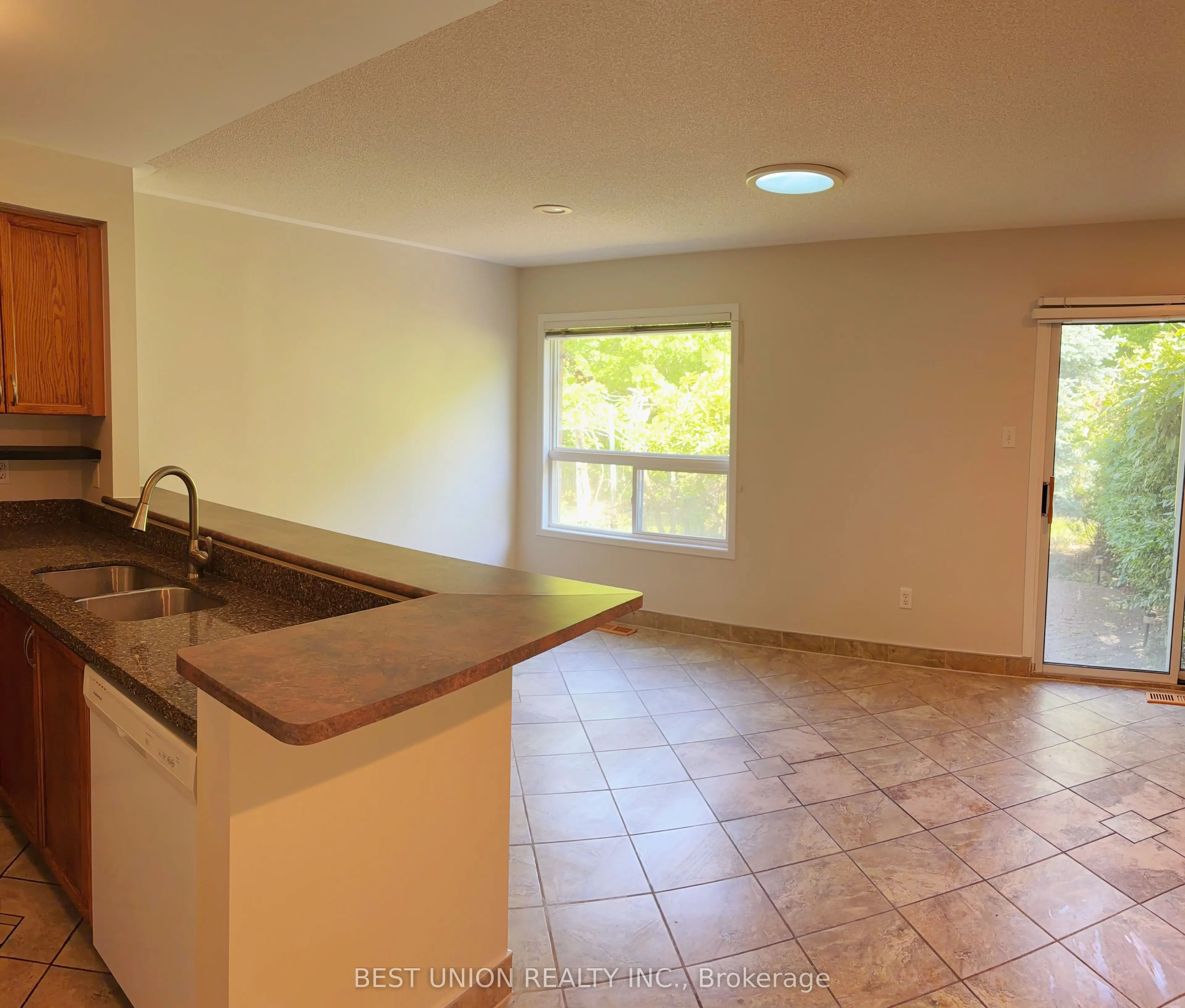2864 Westbury Court