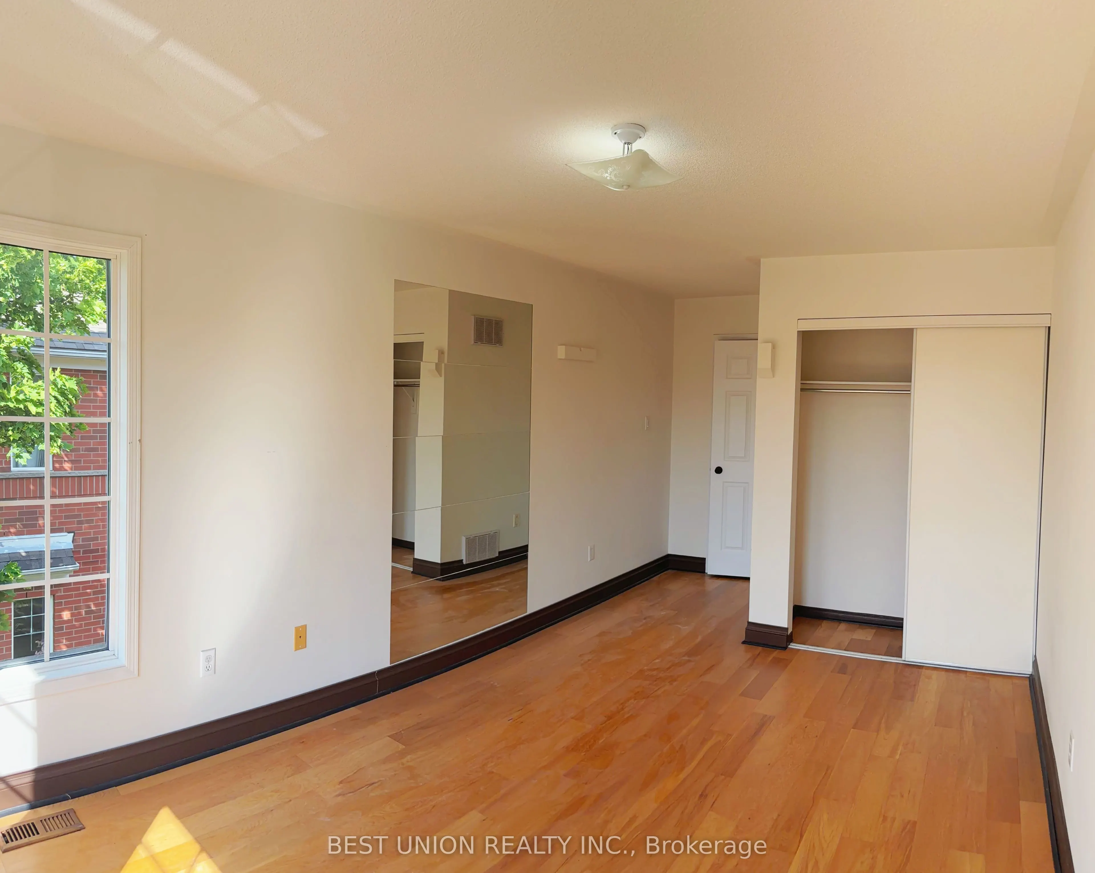 2864 Westbury Court