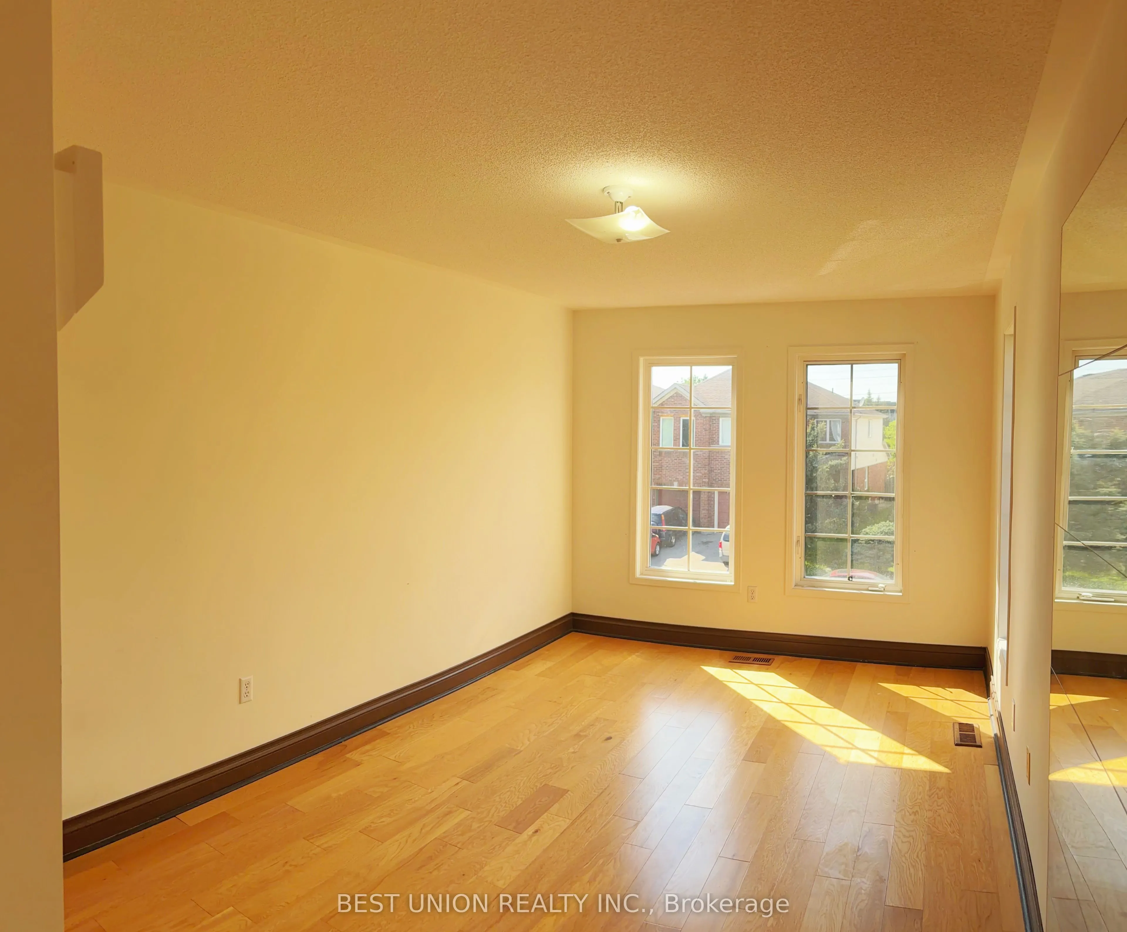2864 Westbury Court