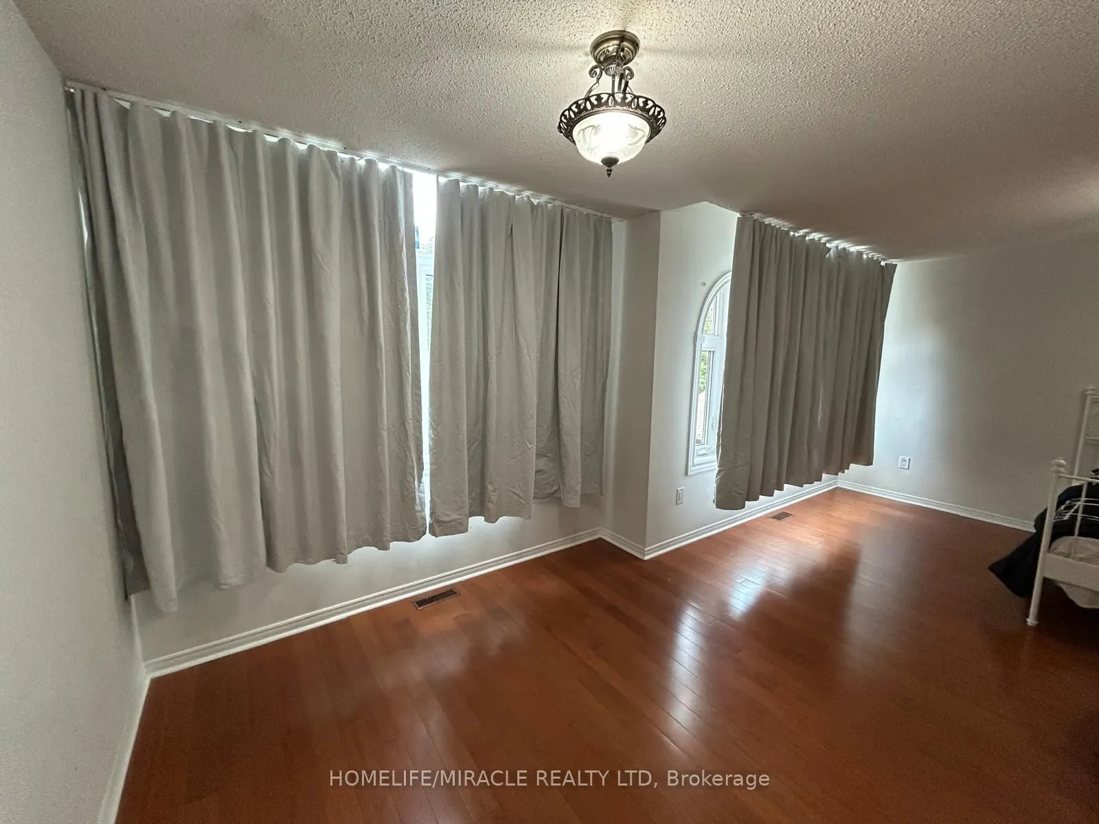 42 Lockwood Road #Upper