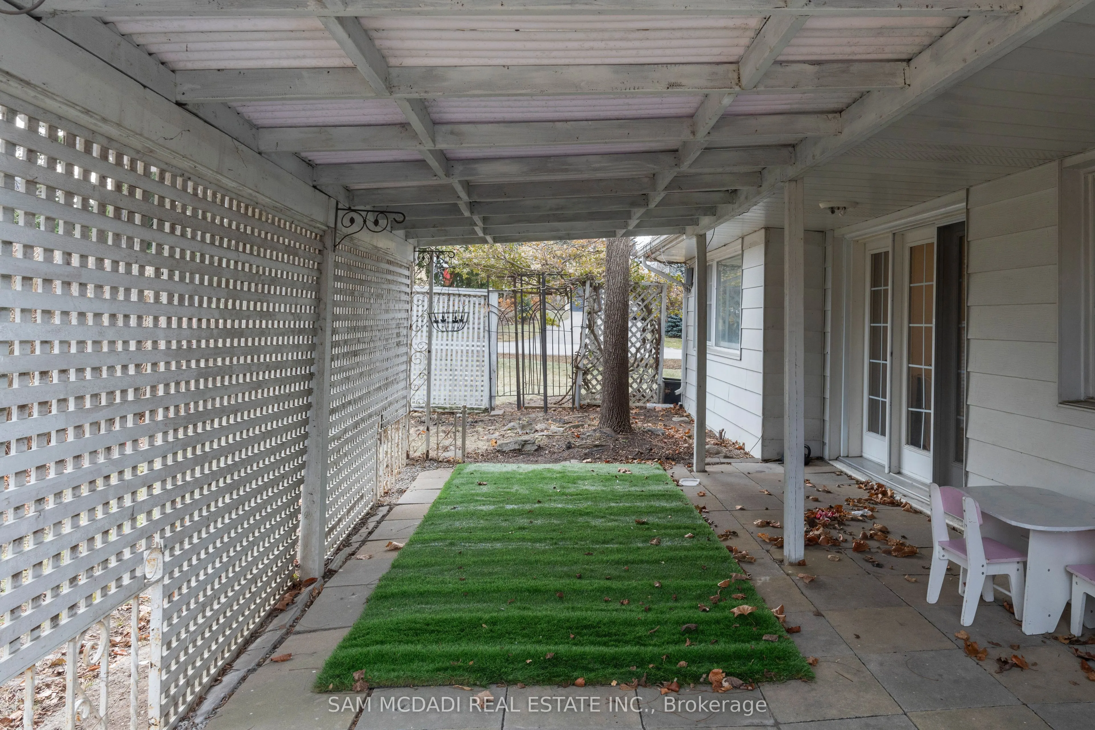 1235 Old River Road