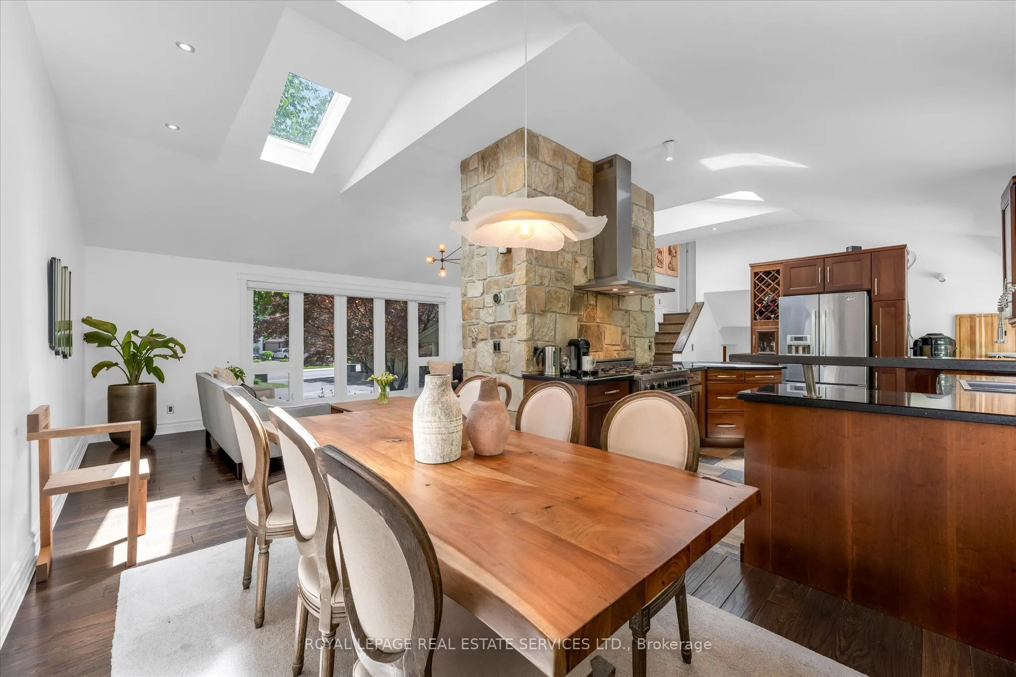 4163 Lakeshore Road