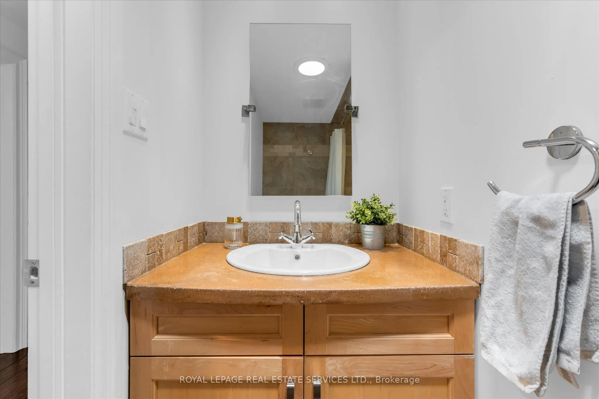 4163 Lakeshore Road