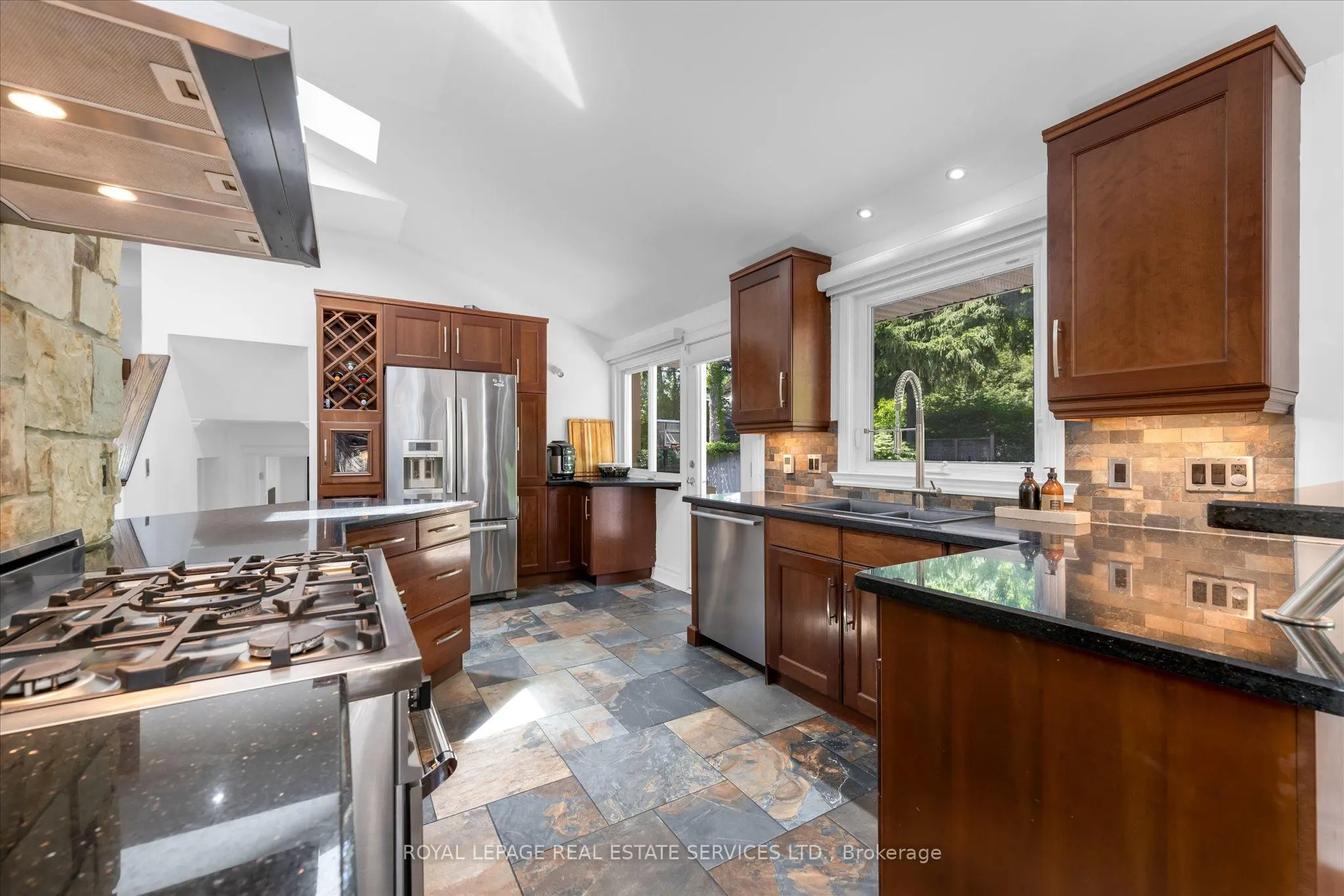 4163 Lakeshore Road