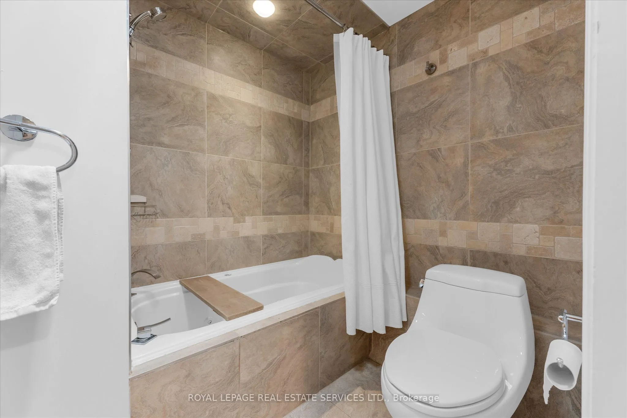 4163 Lakeshore Road