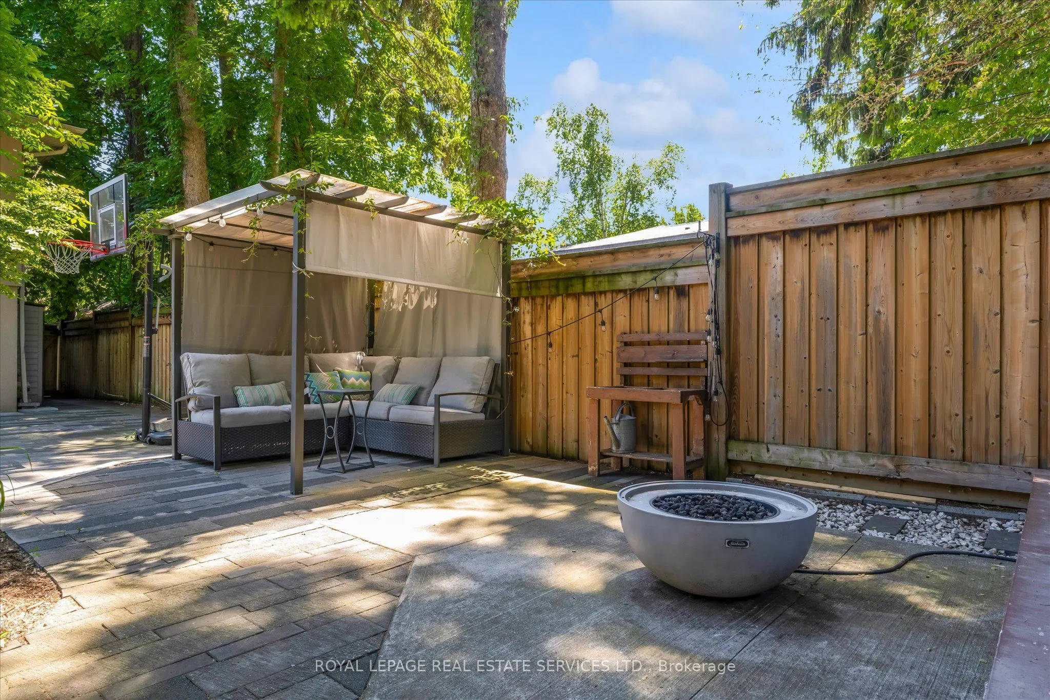 4163 Lakeshore Road