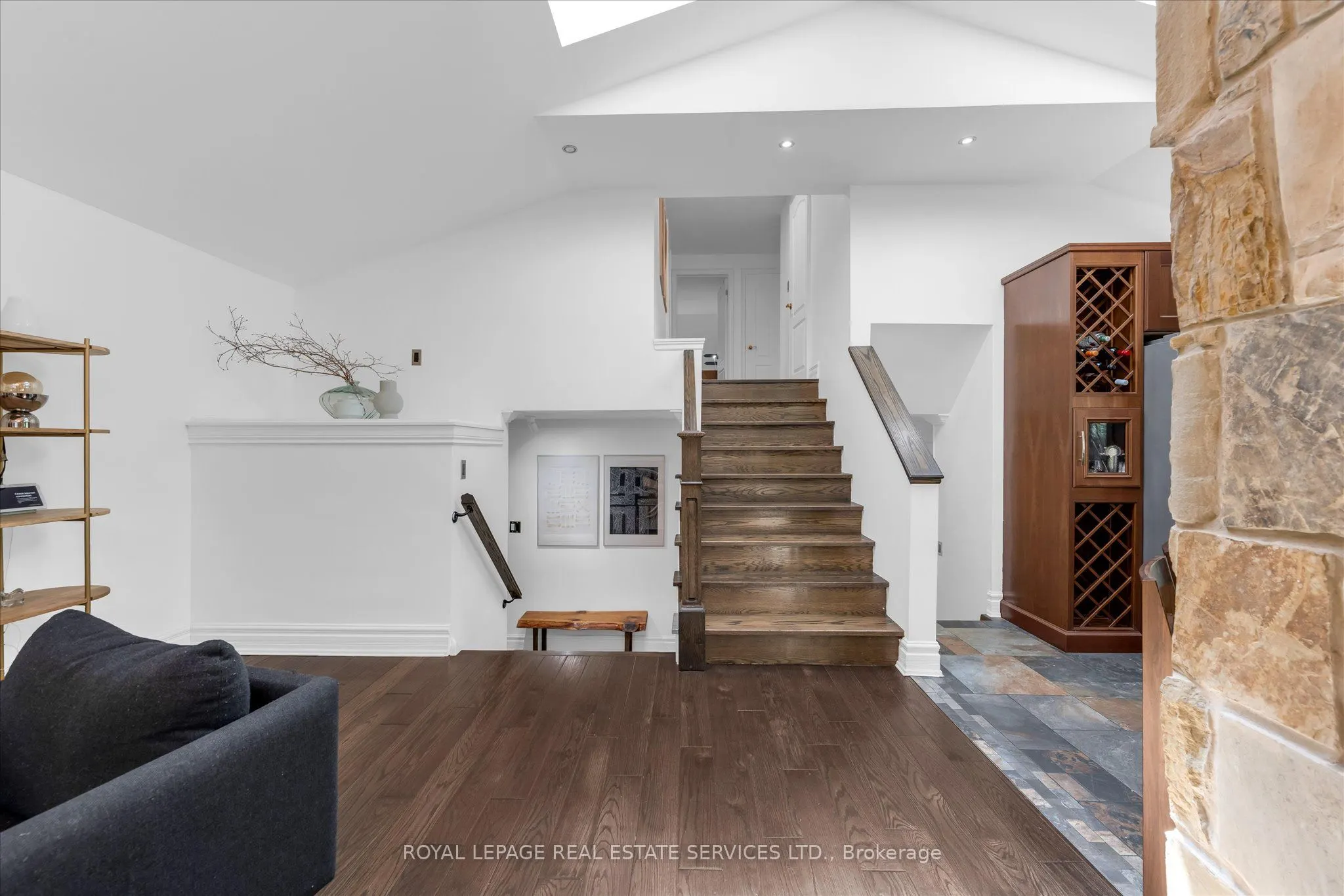4163 Lakeshore Road