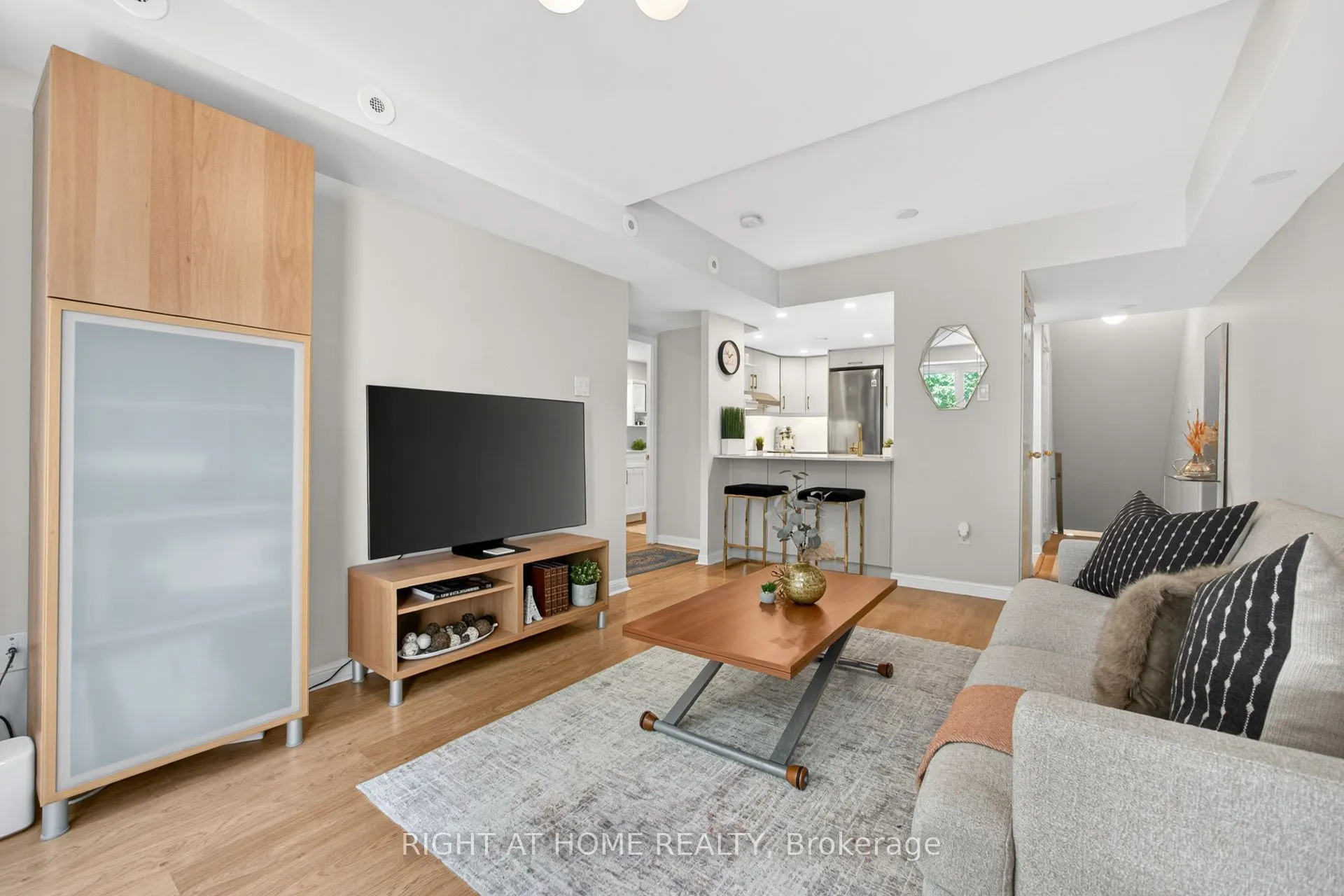 105 George Appleton Way #2151