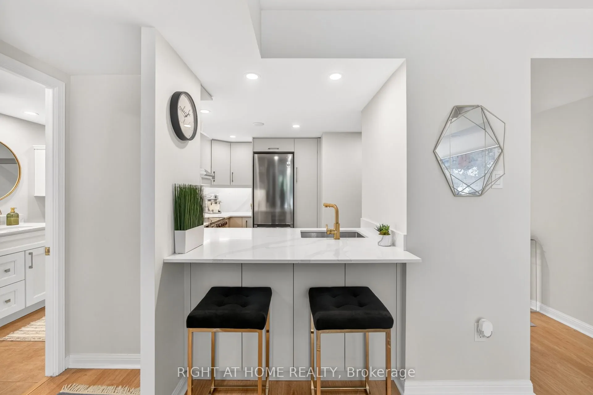 105 George Appleton Way #2151