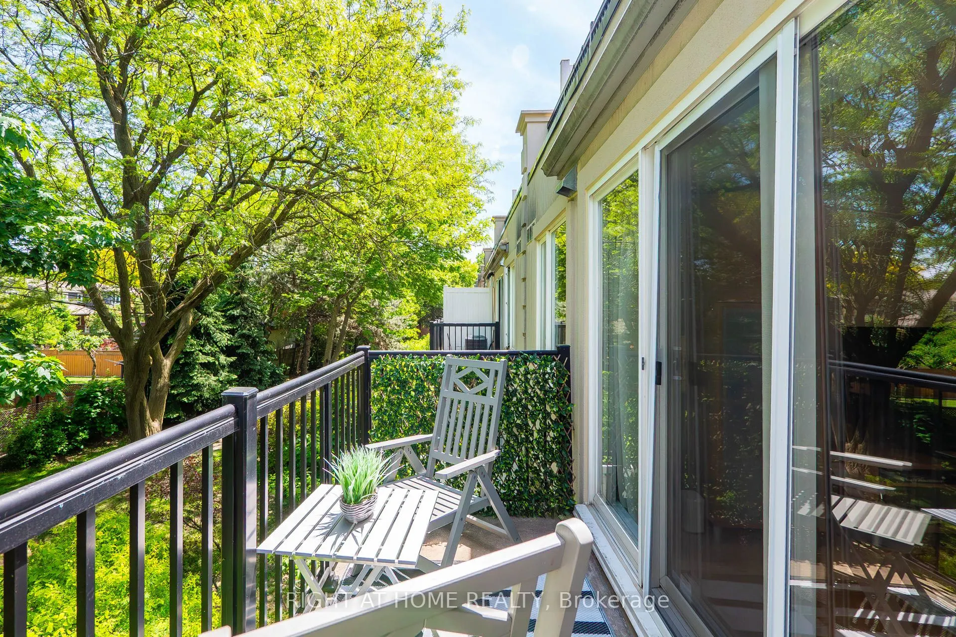 105 George Appleton Way #2151