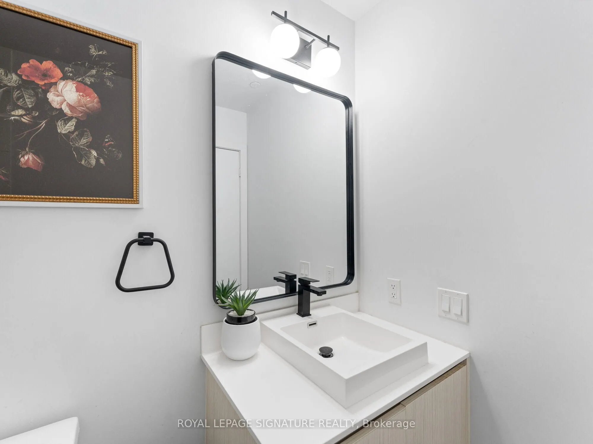 251 Manitoba Street S #132